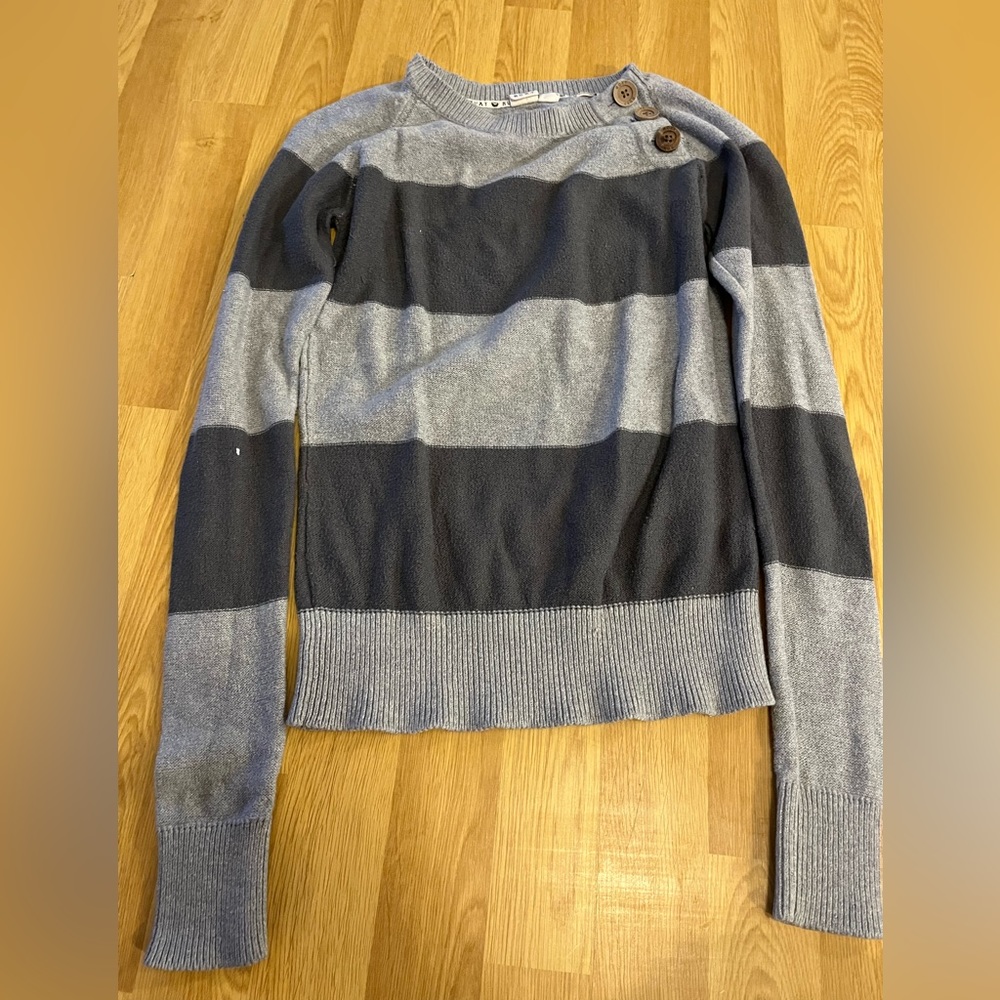 Dark and light grey buttons up on one shoulder